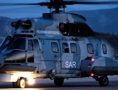 Βίντεο: Διάσωση του πληρώματος του πλοίου στη Ρόδο... από Super Puma